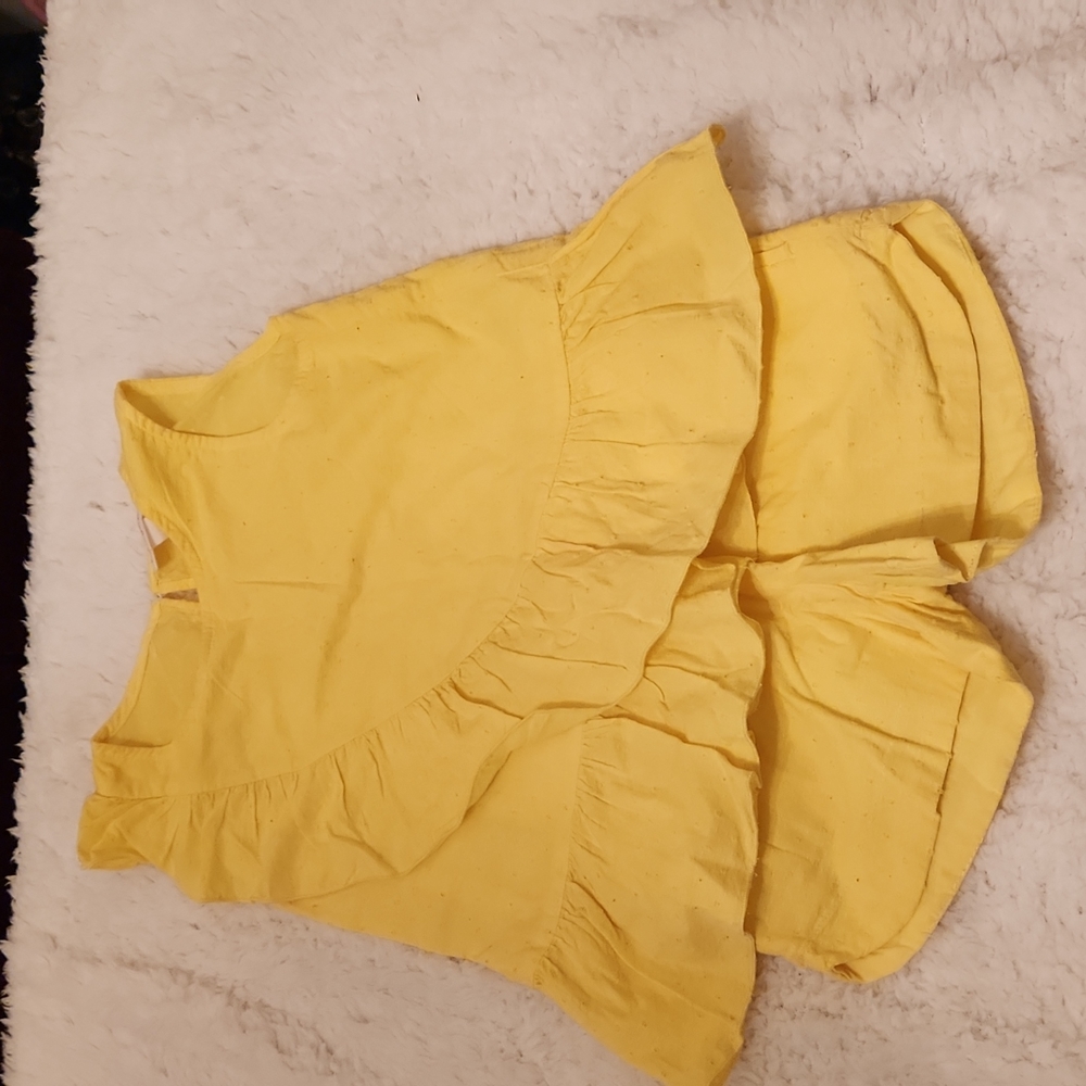 Girl's cat & Jack short and top, 5t yellow